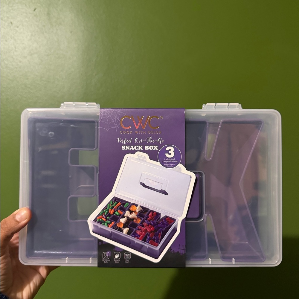 CWC EEK Halloween Snackle Box
